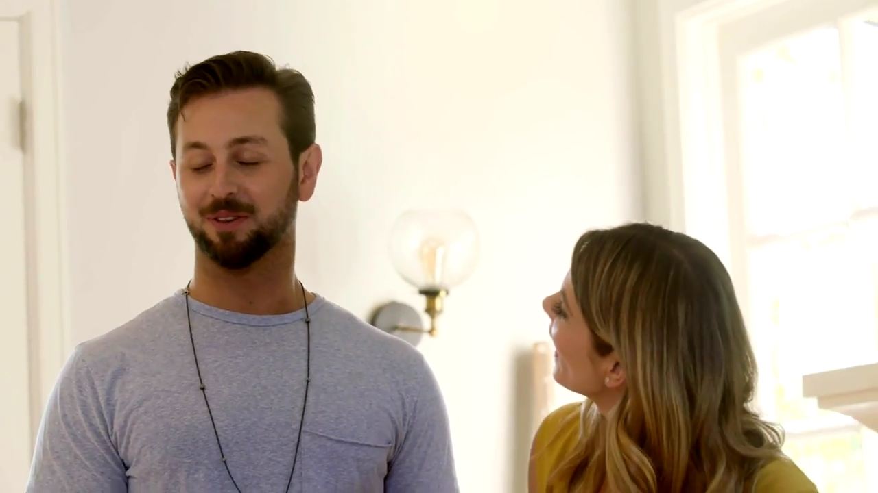 Ashley-Greene-dot-NL_DesignTherapy-2x02LoveItHateItorMeh0186.jpg