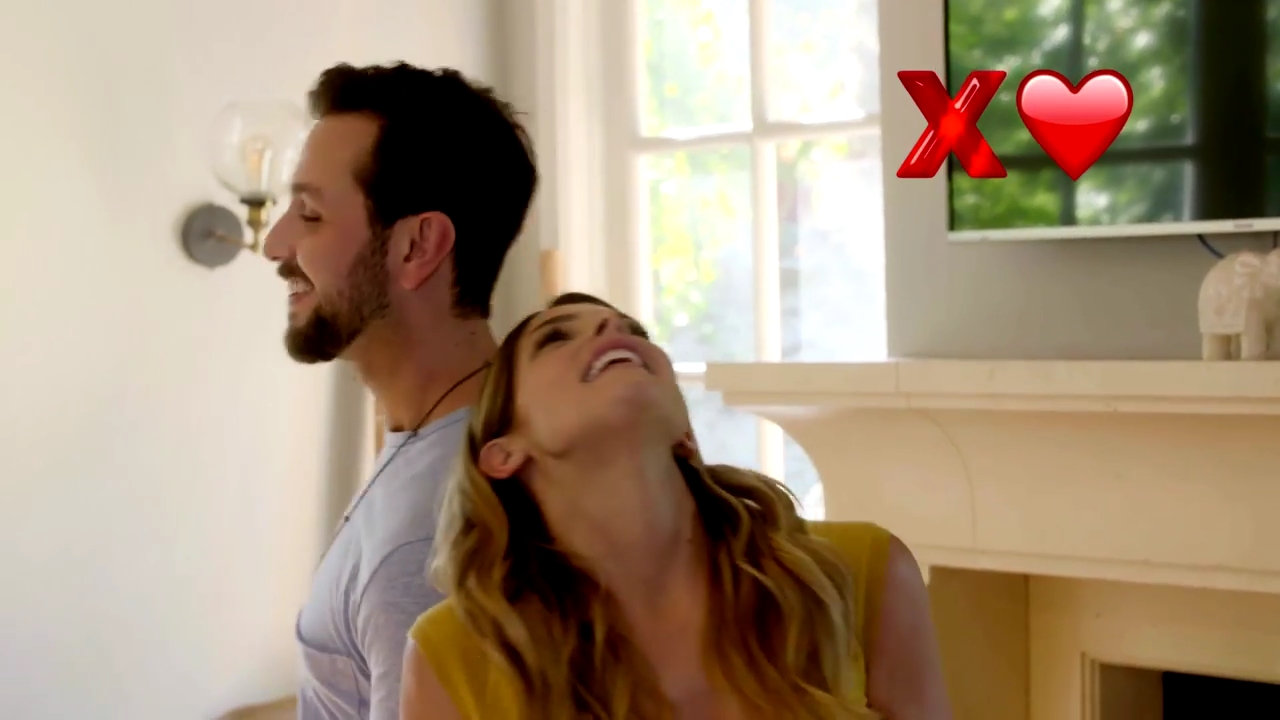 Ashley-Greene-dot-NL_DesignTherapy-2x02LoveItHateItorMeh0192.jpg