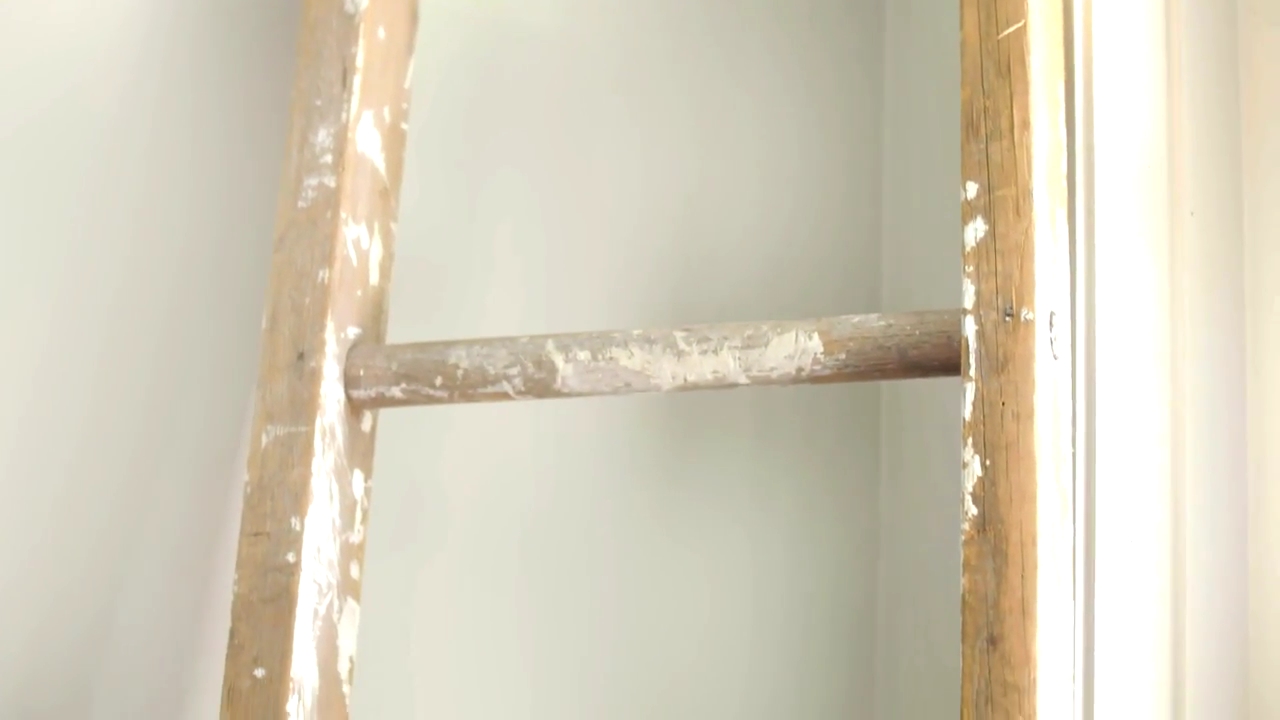 Ashley-Greene-dot-NL_DesignTherapy-2x02LoveItHateItorMeh0223.jpg