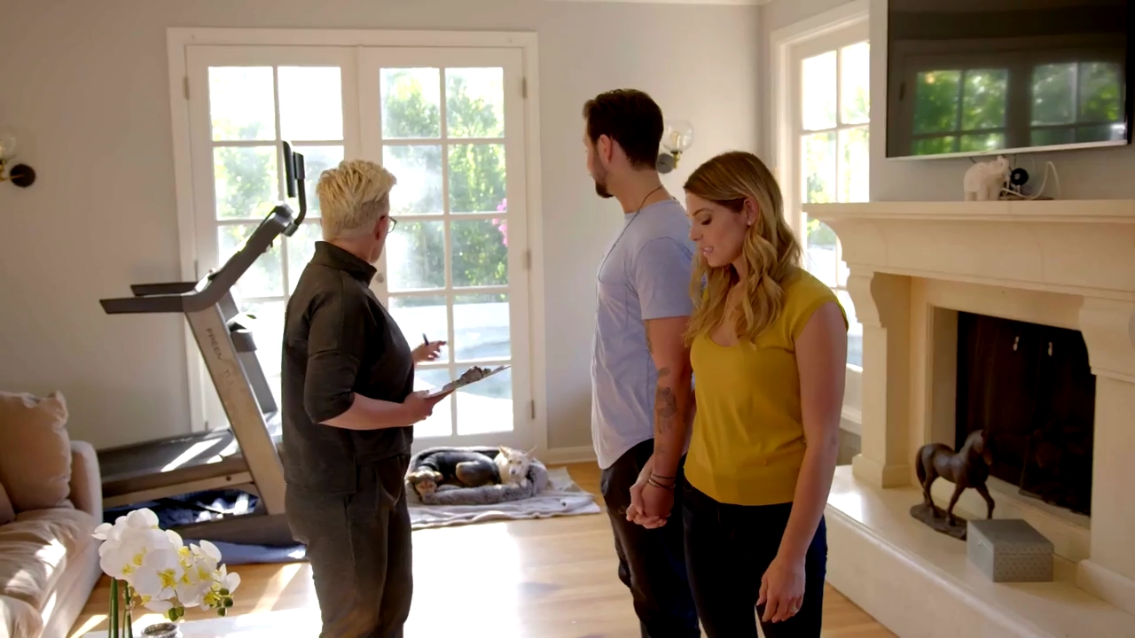 Ashley-Greene-dot-NL_DesignTherapy-2x02LoveItHateItorMeh0234.jpg