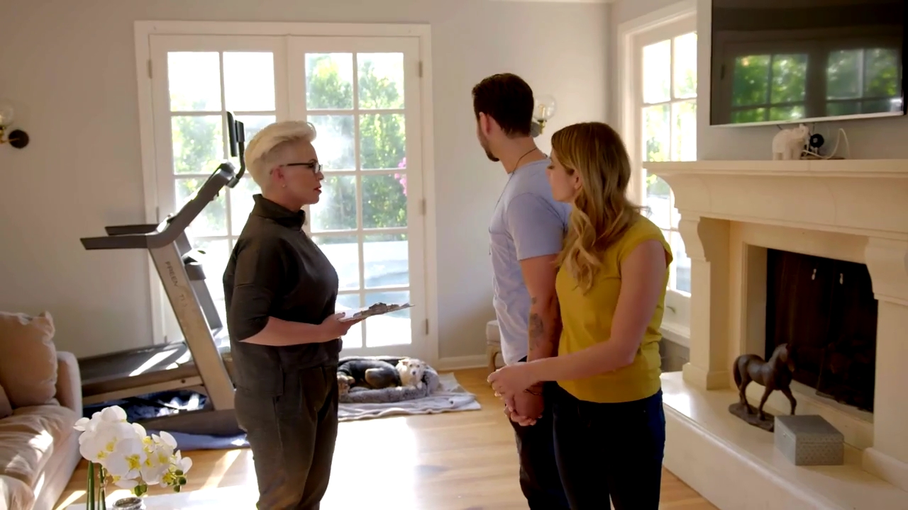 Ashley-Greene-dot-NL_DesignTherapy-2x02LoveItHateItorMeh0235.jpg