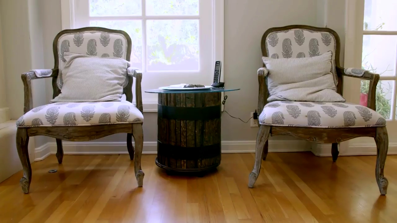 Ashley-Greene-dot-NL_DesignTherapy-2x02LoveItHateItorMeh0273.jpg