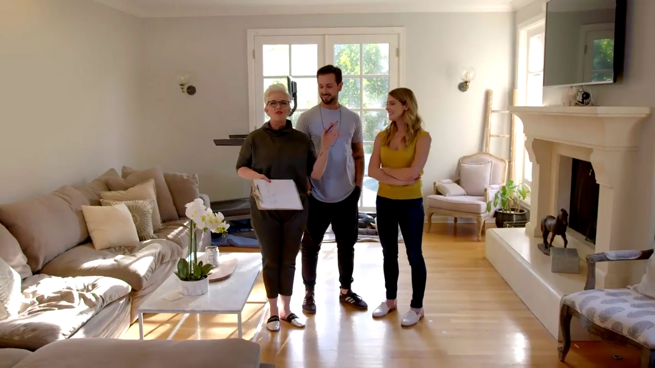 Ashley-Greene-dot-NL_DesignTherapy-2x02LoveItHateItorMeh0284.jpg