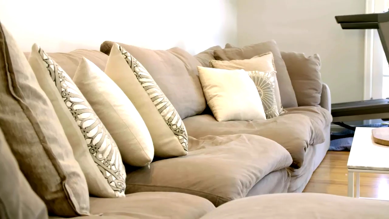 Ashley-Greene-dot-NL_DesignTherapy-2x02LoveItHateItorMeh0336.jpg