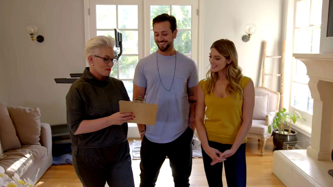 Ashley-Greene-dot-NL_DesignTherapy-2x02LoveItHateItorMeh0341.jpg