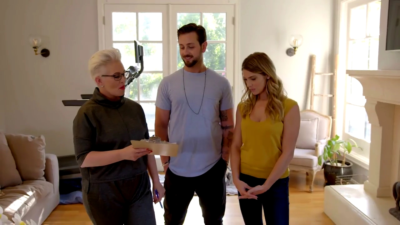 Ashley-Greene-dot-NL_DesignTherapy-2x02LoveItHateItorMeh0393.jpg