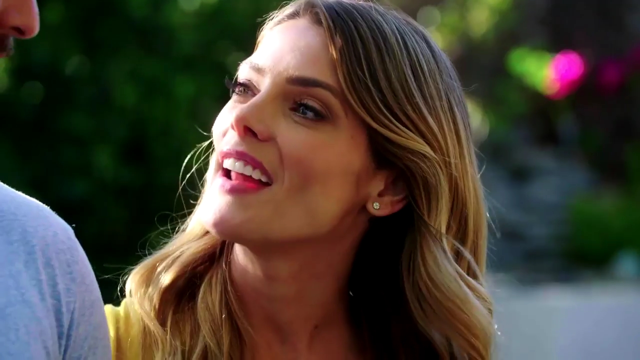 Ashley-Greene-dot-NL_DesignTherapy-2x02LoveItHateItorMeh0410.jpg