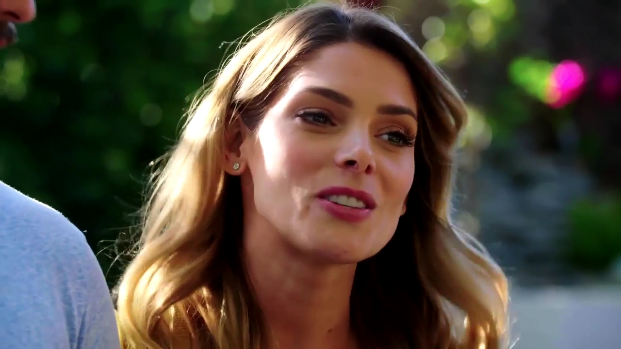 Ashley-Greene-dot-NL_DesignTherapy-2x02LoveItHateItorMeh0411.jpg