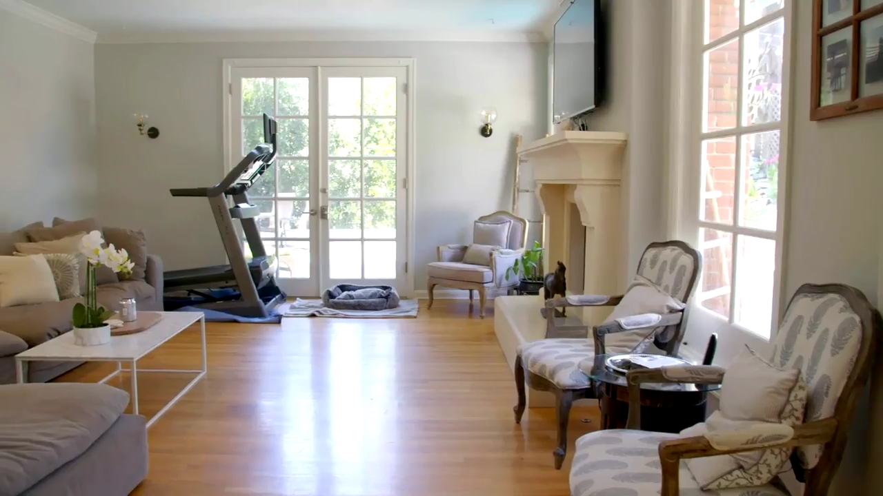 Ashley-Greene-dot-NL_DesignTherapy-2x02LoveItHateItorMeh0420.jpg
