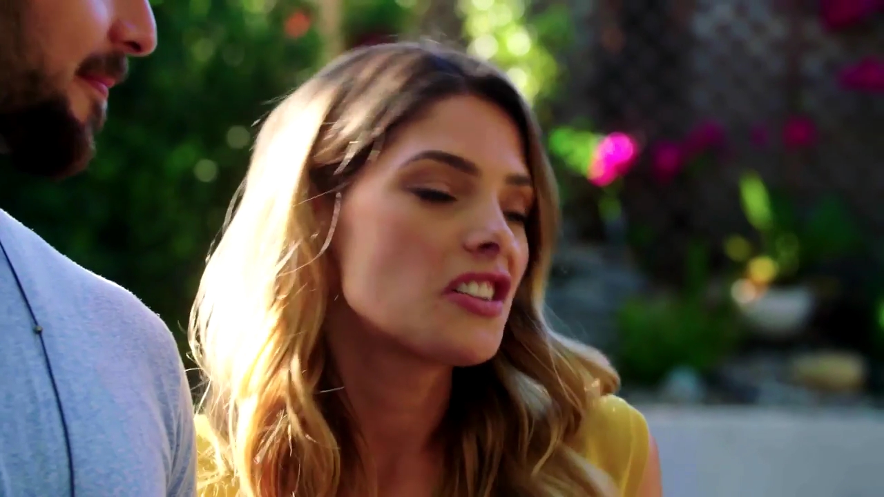 Ashley-Greene-dot-NL_DesignTherapy-2x02LoveItHateItorMeh0435.jpg