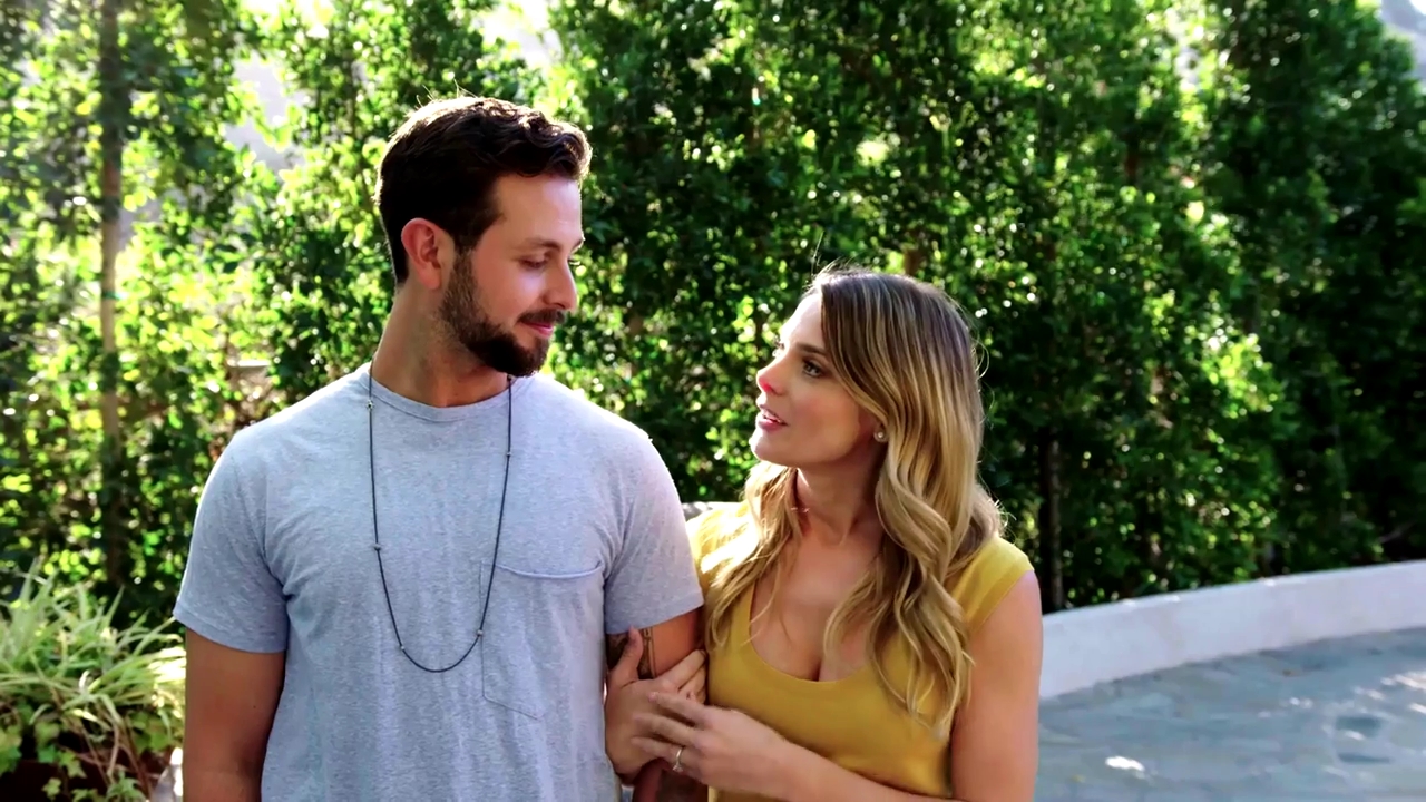 Ashley-Greene-dot-NL_DesignTherapy-2x02LoveItHateItorMeh0438.jpg