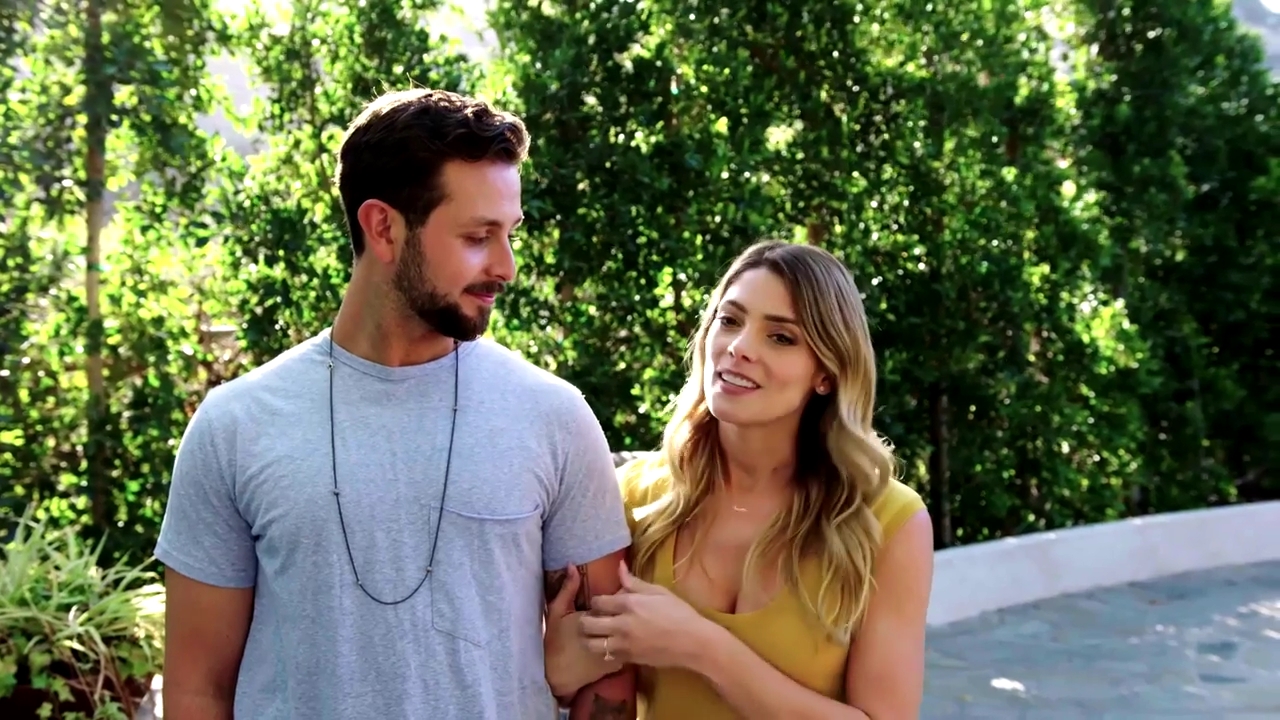 Ashley-Greene-dot-NL_DesignTherapy-2x02LoveItHateItorMeh0439.jpg