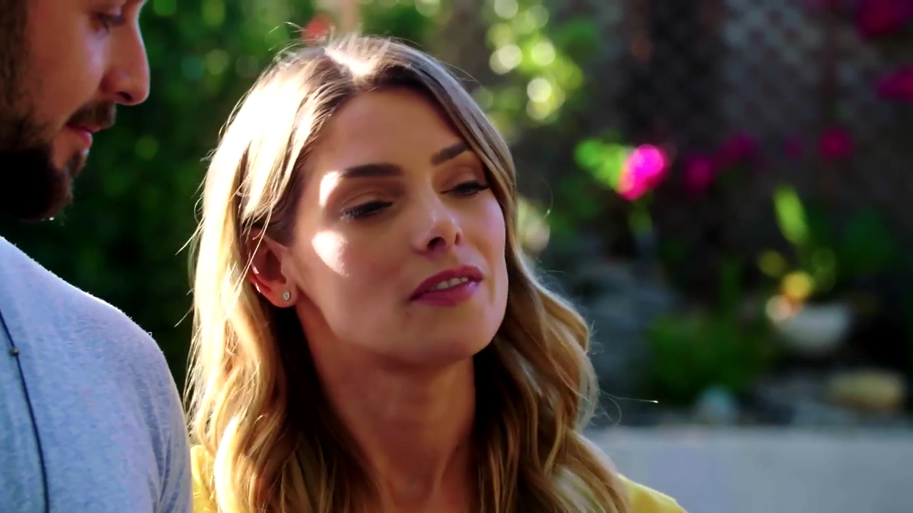 Ashley-Greene-dot-NL_DesignTherapy-2x02LoveItHateItorMeh0446.jpg