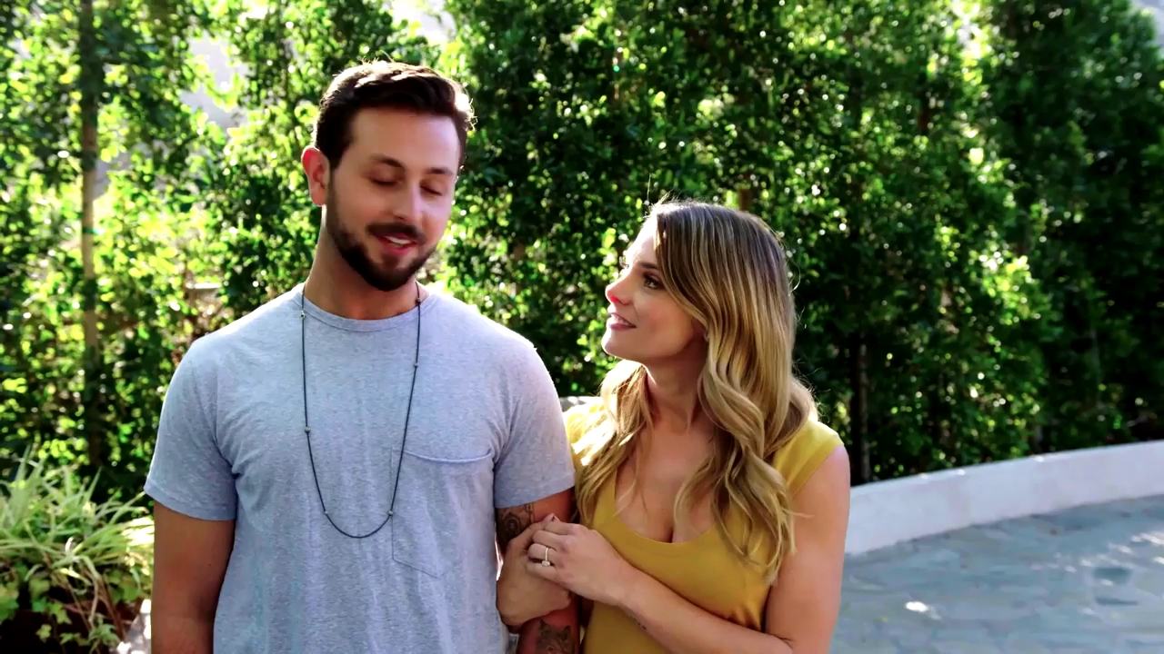 Ashley-Greene-dot-NL_DesignTherapy-2x02LoveItHateItorMeh0450.jpg