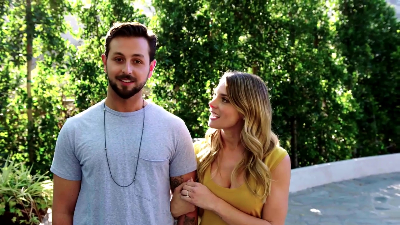 Ashley-Greene-dot-NL_DesignTherapy-2x02LoveItHateItorMeh0451.jpg