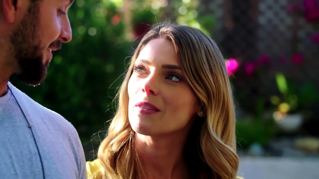Ashley-Greene-dot-NL_DesignTherapy-2x02LoveItHateItorMeh0453.jpg