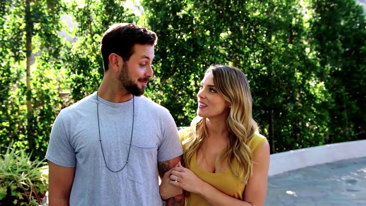 Ashley-Greene-dot-NL_DesignTherapy-2x02LoveItHateItorMeh0455.jpg