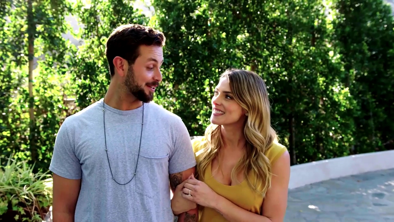 Ashley-Greene-dot-NL_DesignTherapy-2x02LoveItHateItorMeh0456.jpg