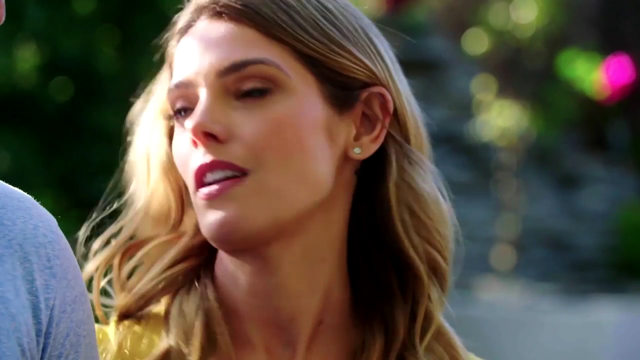 Ashley-Greene-dot-NL_DesignTherapy-2x02LoveItHateItorMeh0458.jpg