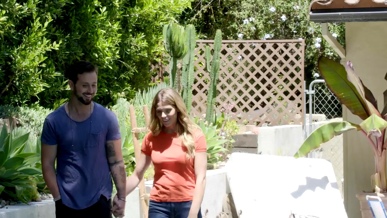 Ashley-Greene-dot-NL_DesignTherapy-2x02LoveItHateItorMeh0465.jpg