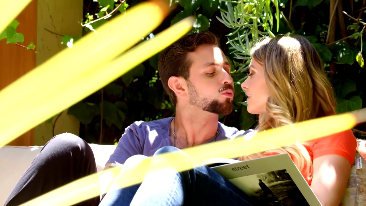 Ashley-Greene-dot-NL_DesignTherapy-2x02LoveItHateItorMeh0474.jpg