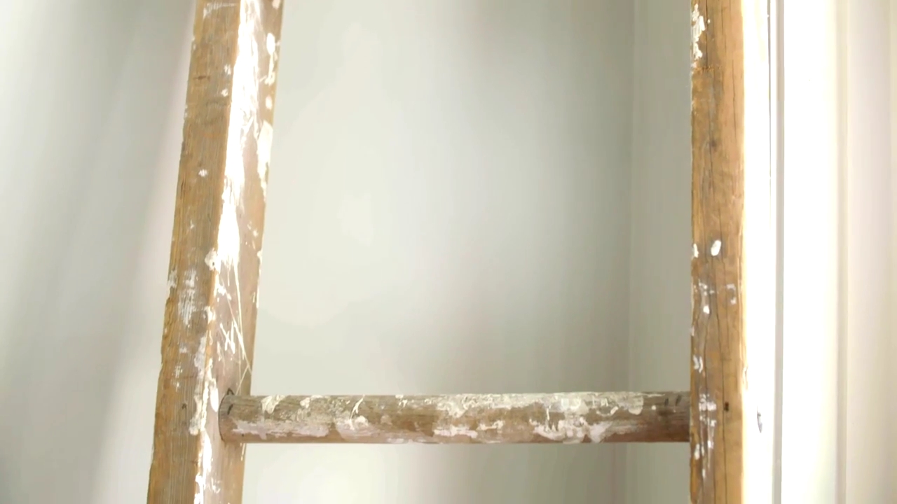 Ashley-Greene-dot-NL_DesignTherapy-2x02LoveItHateItorMeh0489.jpg