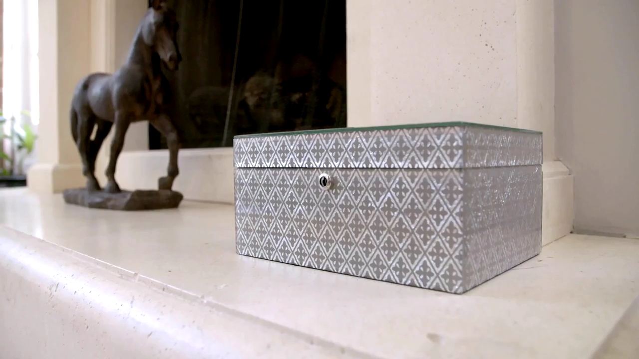 Ashley-Greene-dot-NL_DesignTherapy-2x02LoveItHateItorMeh0490.jpg Ashley-Greene-dot-NL_DesignTherapy-2x02LoveItHateItorMeh0490.jpg