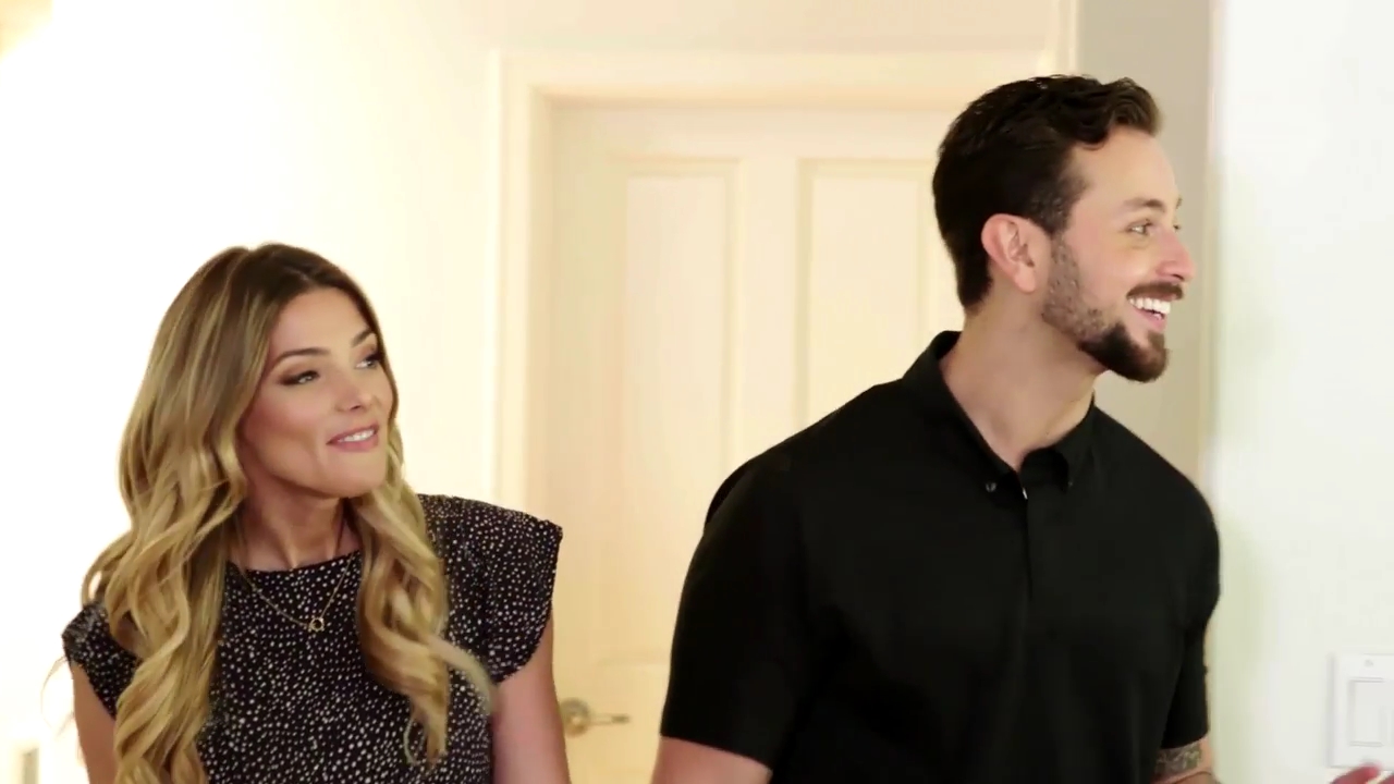 Ashley-Greene-dot-NL_DesignTherapy-2x02LoveItHateItorMeh0506.jpg