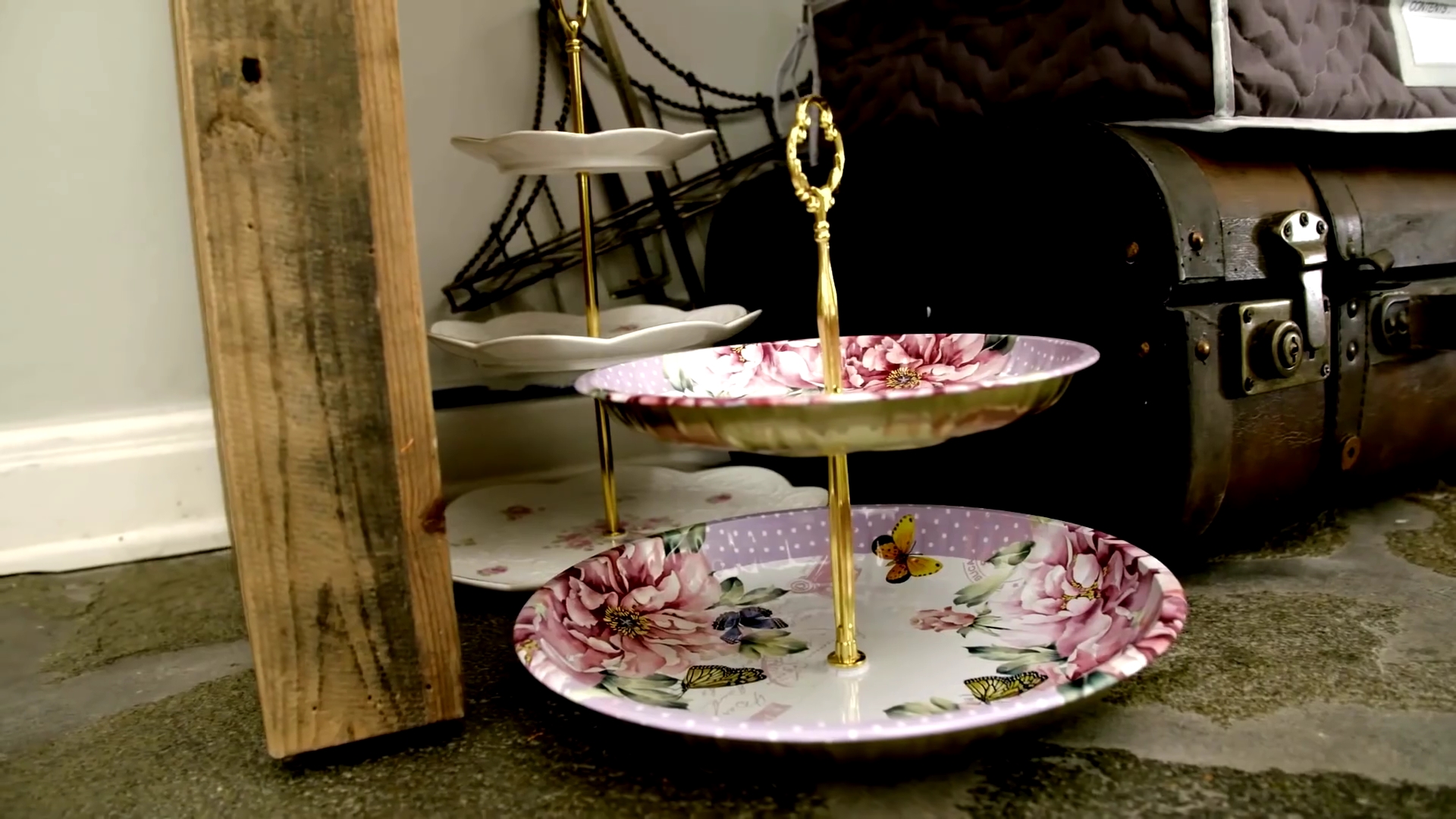 Ashley-Greene-dot-NL_DesignTherapy-2x03HisOrHers0122.jpg