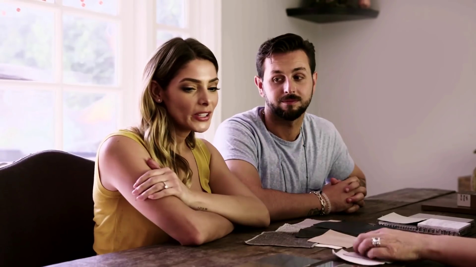 Ashley-Greene-dot-NL_DesignTherapy-2x03HisOrHers0141.jpg