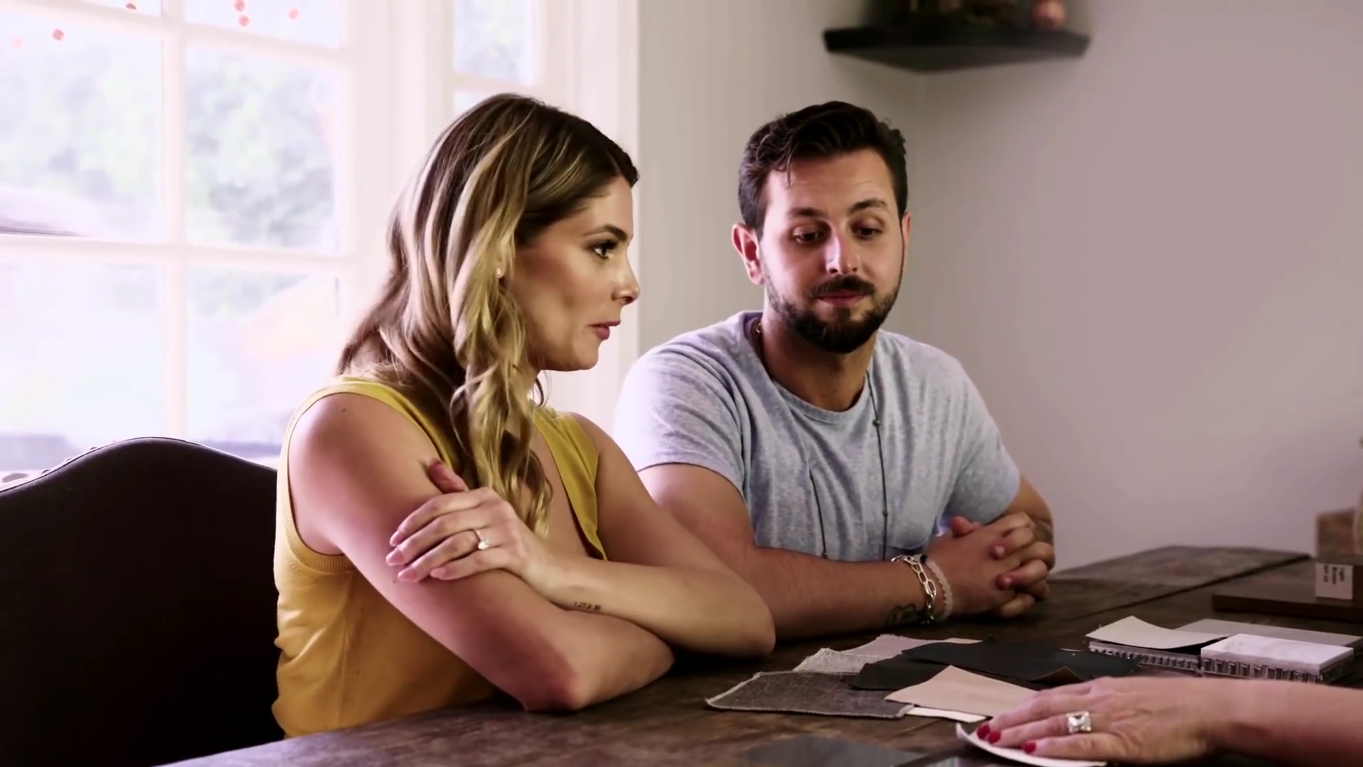 Ashley-Greene-dot-NL_DesignTherapy-2x03HisOrHers0143.jpg