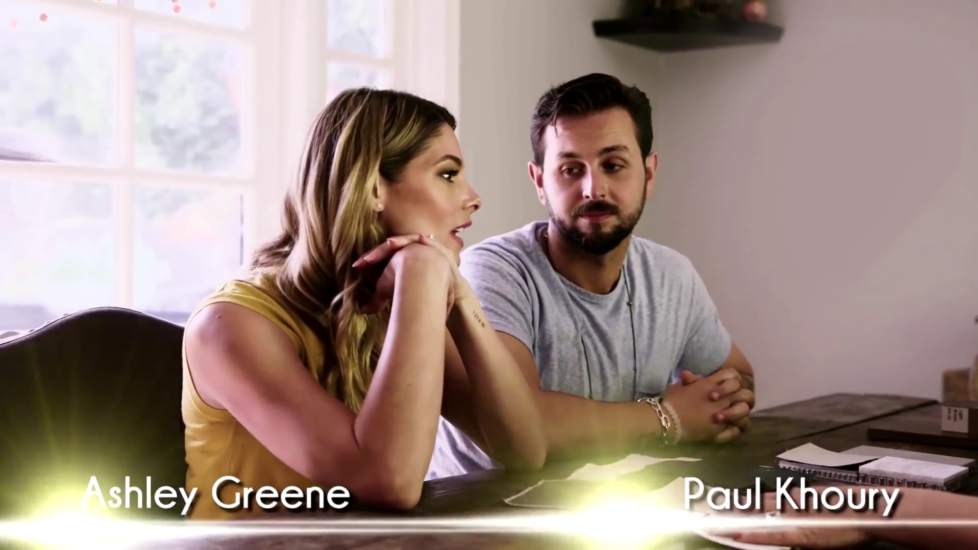Ashley-Greene-dot-NL_DesignTherapy-2x03HisOrHers0152.jpg