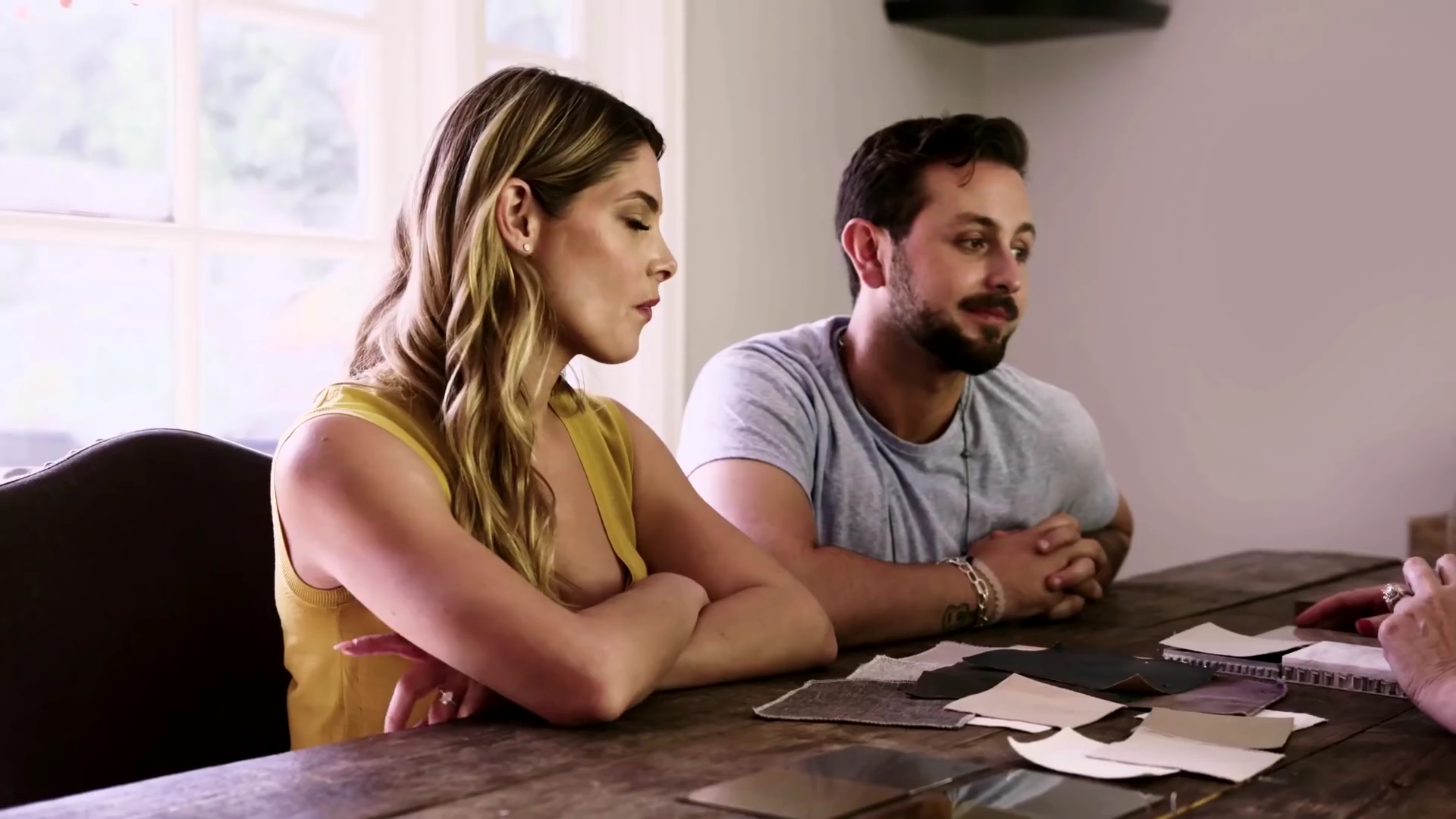 Ashley-Greene-dot-NL_DesignTherapy-2x03HisOrHers0177.jpg