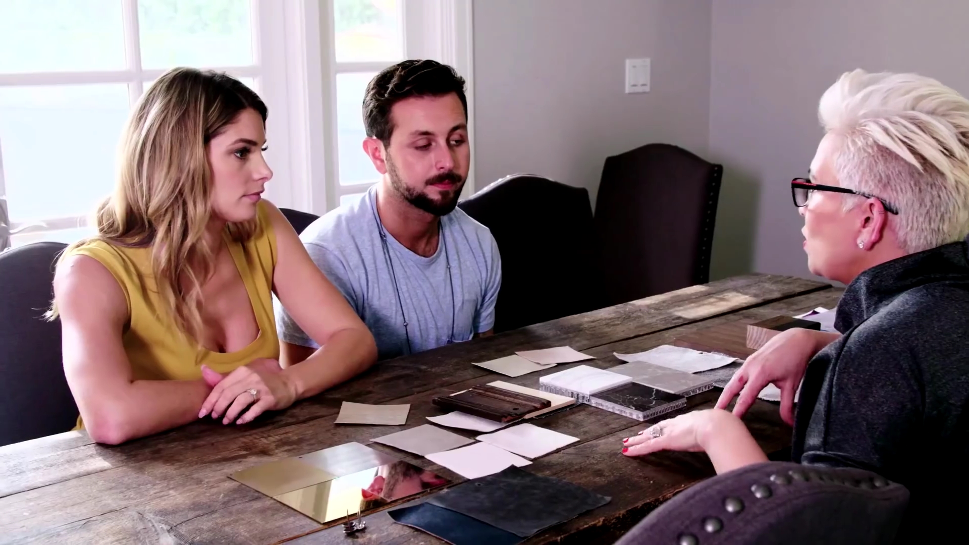 Ashley-Greene-dot-NL_DesignTherapy-2x03HisOrHers0239.jpg