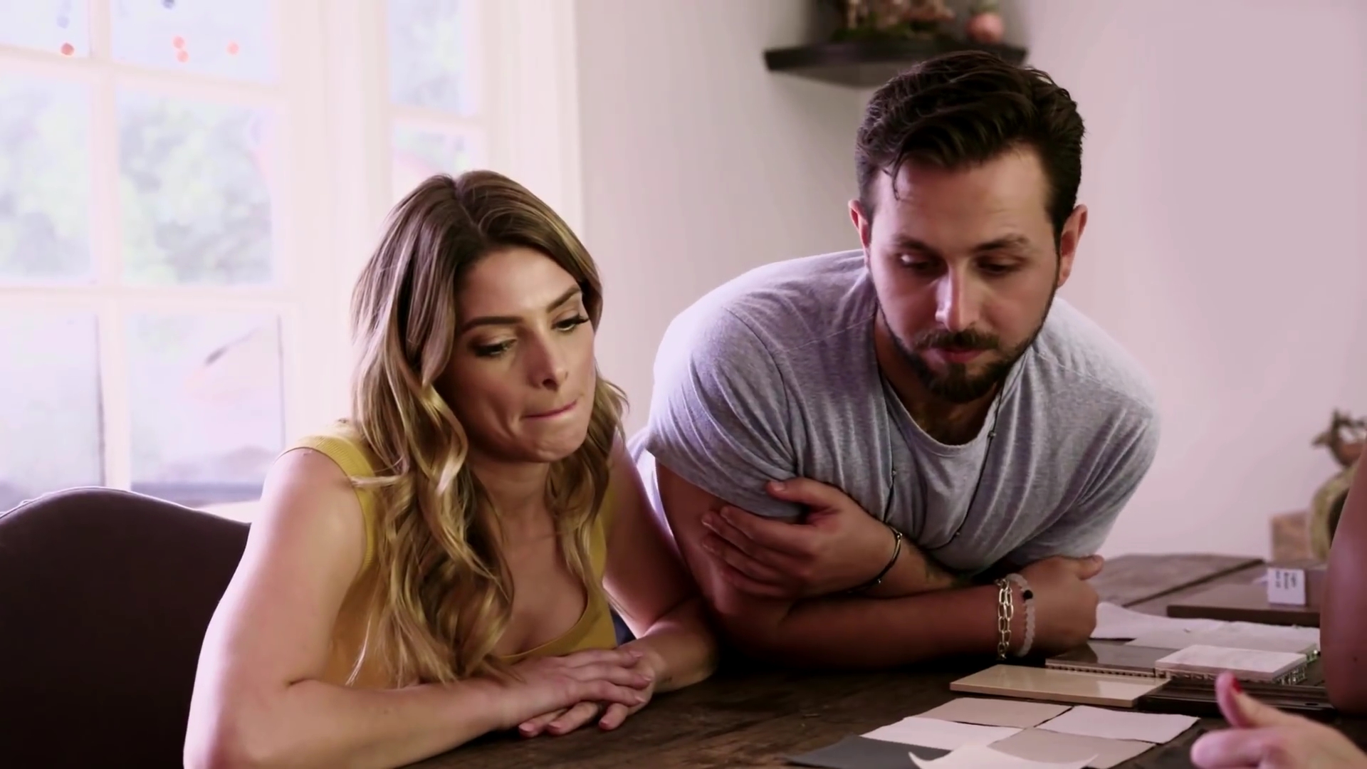 Ashley-Greene-dot-NL_DesignTherapy-2x03HisOrHers0253.jpg