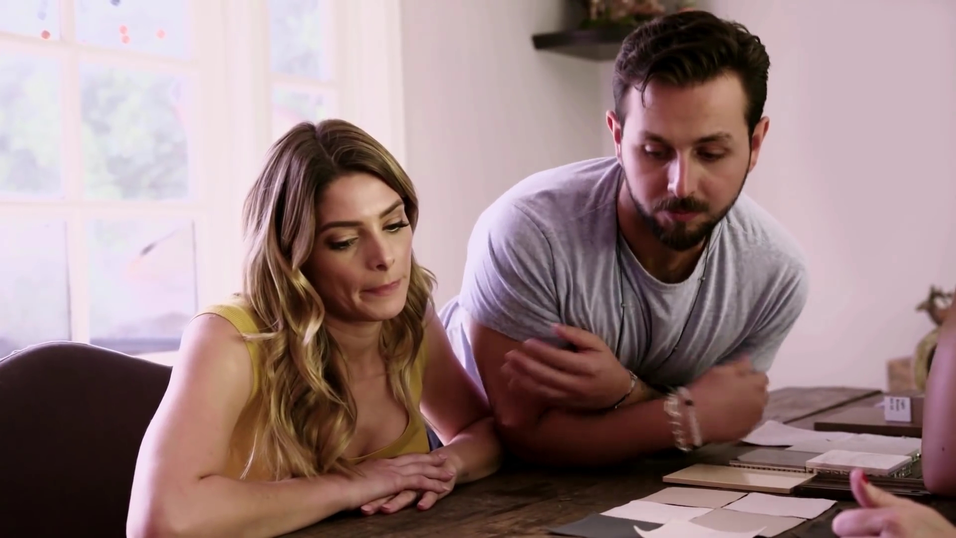 Ashley-Greene-dot-NL_DesignTherapy-2x03HisOrHers0254.jpg
