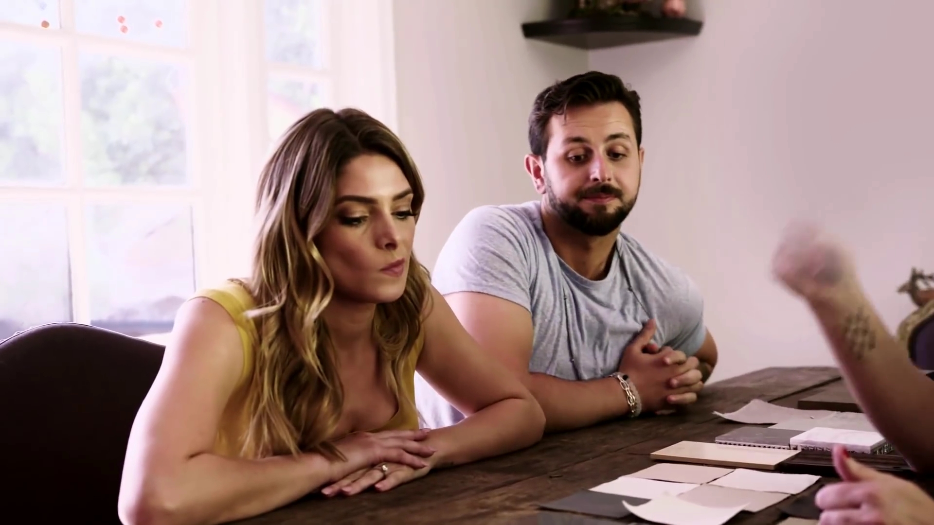 Ashley-Greene-dot-NL_DesignTherapy-2x03HisOrHers0262.jpg