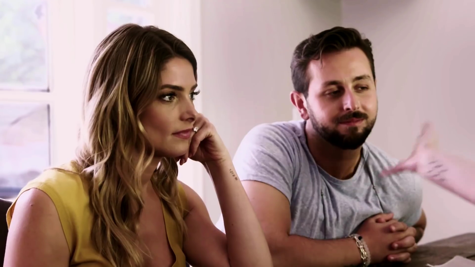 Ashley-Greene-dot-NL_DesignTherapy-2x03HisOrHers0305.jpg