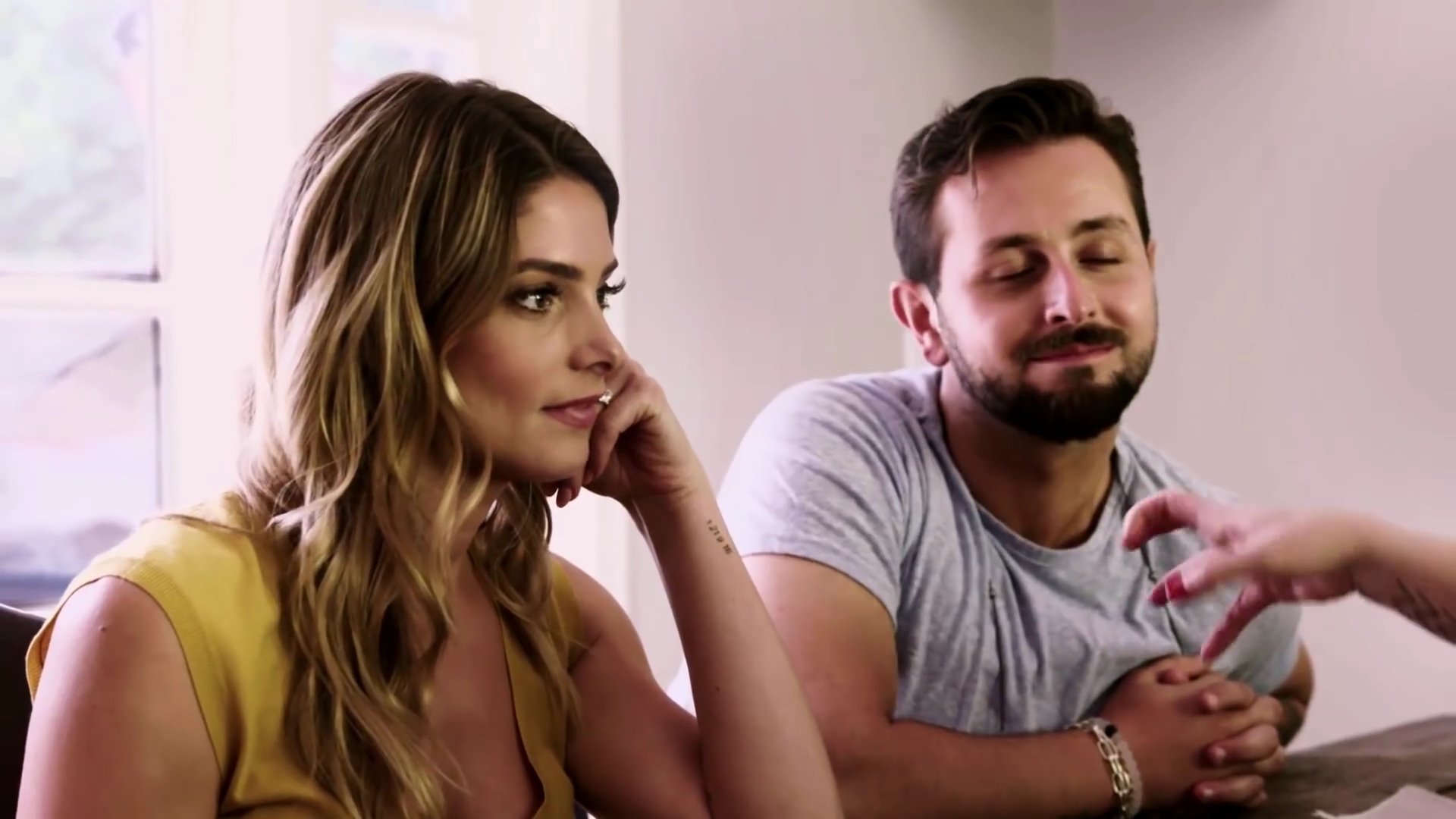 Ashley-Greene-dot-NL_DesignTherapy-2x03HisOrHers0306.jpg