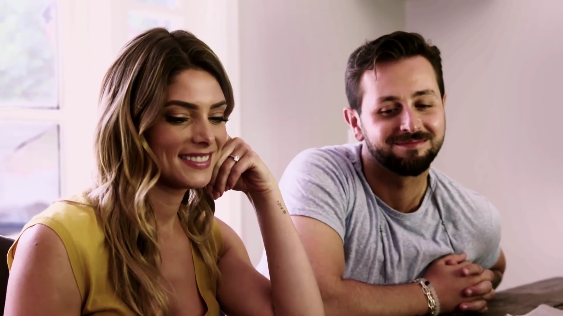 Ashley-Greene-dot-NL_DesignTherapy-2x03HisOrHers0308.jpg