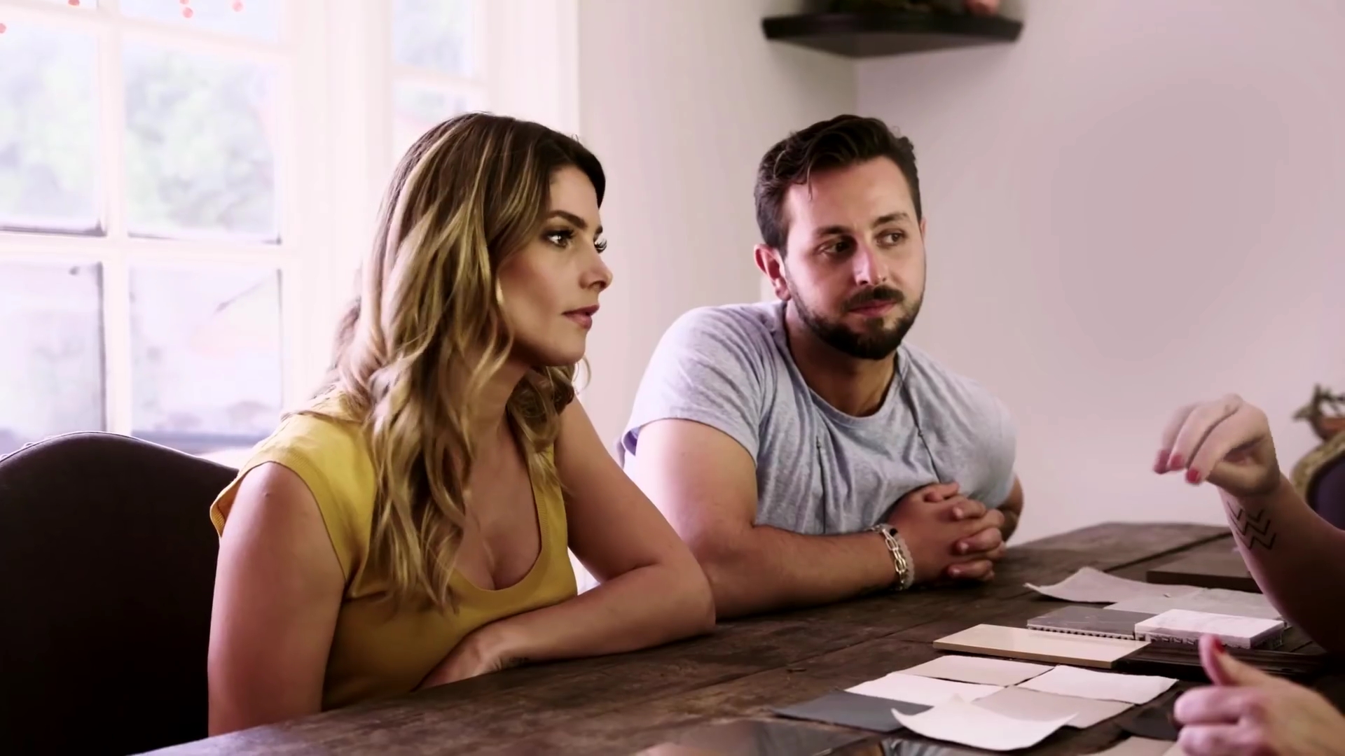 Ashley-Greene-dot-NL_DesignTherapy-2x03HisOrHers0322.jpg