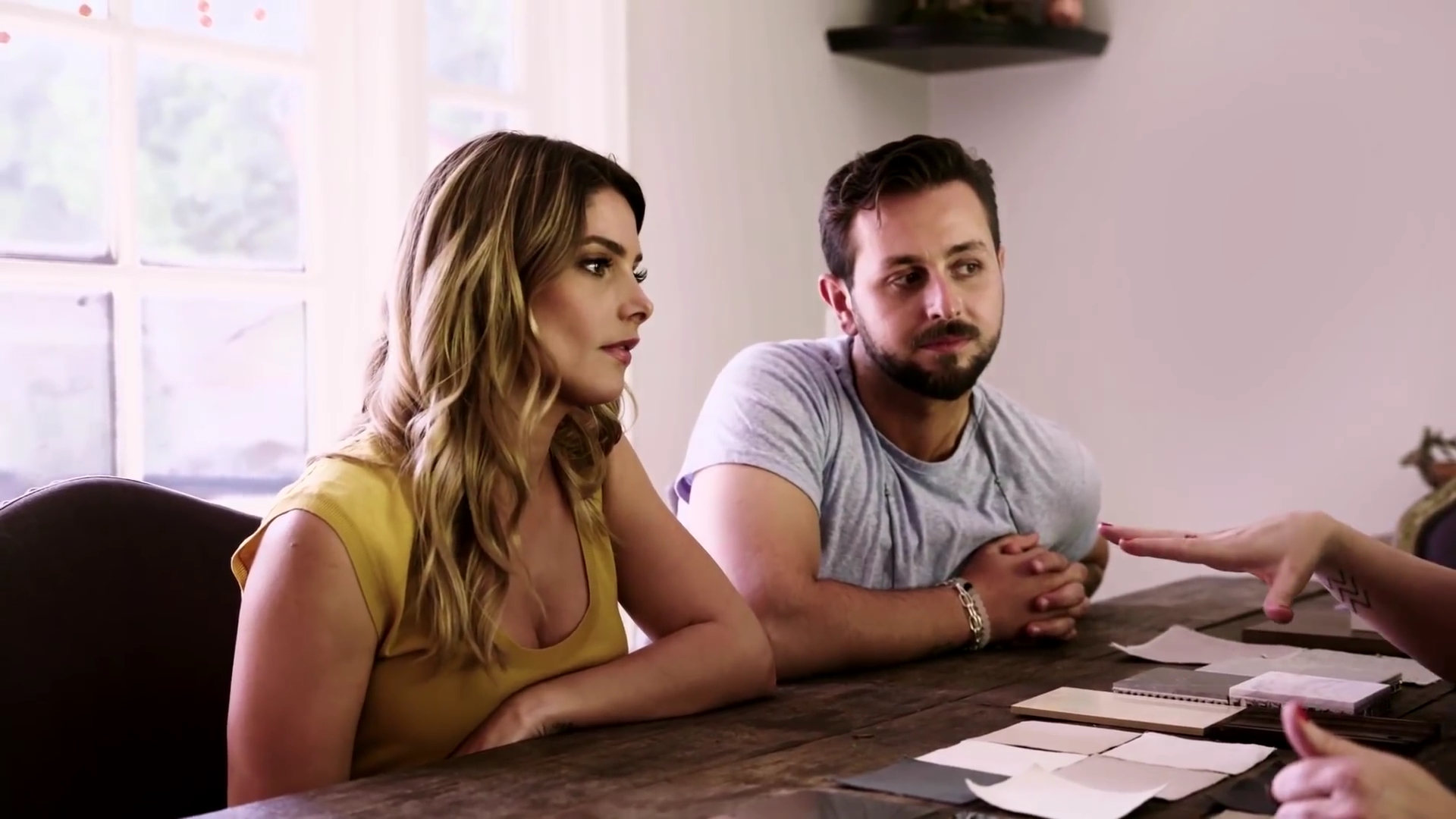 Ashley-Greene-dot-NL_DesignTherapy-2x03HisOrHers0325.jpg
