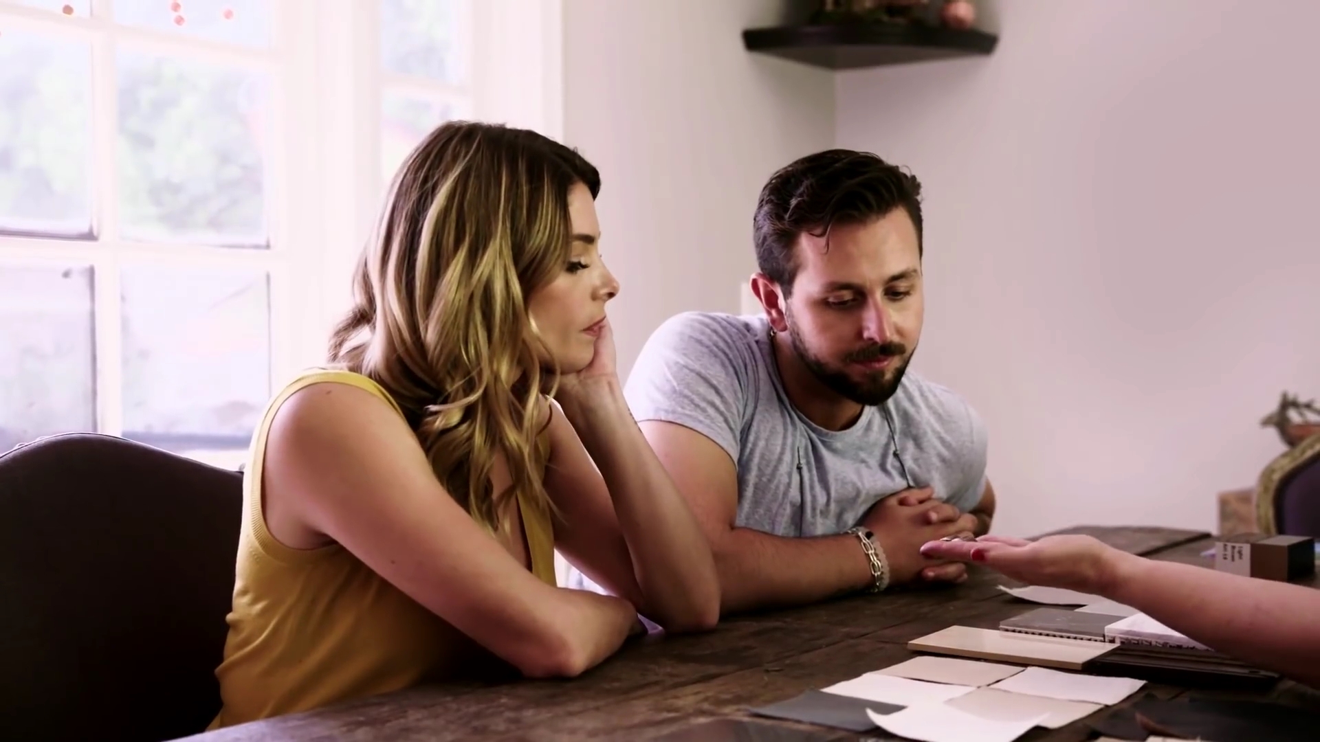 Ashley-Greene-dot-NL_DesignTherapy-2x03HisOrHers0346.jpg