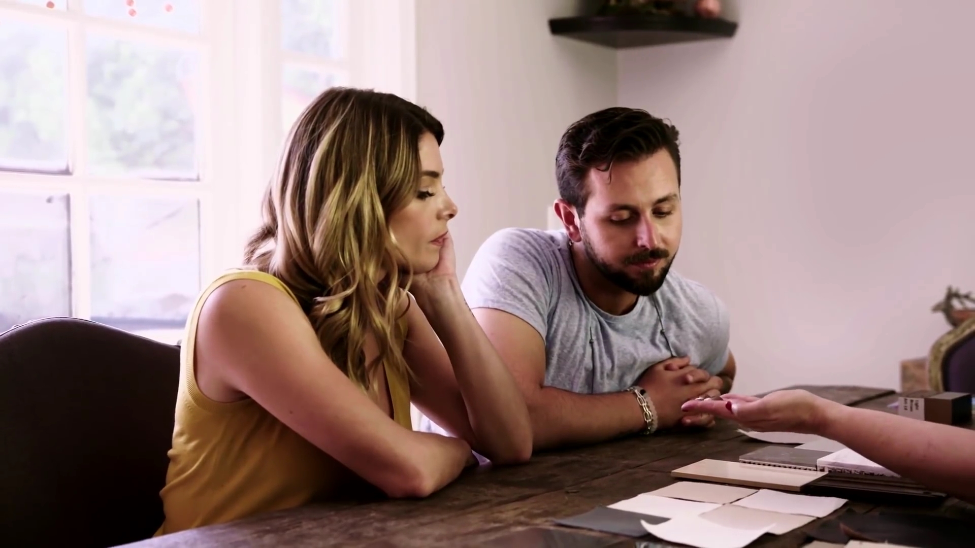 Ashley-Greene-dot-NL_DesignTherapy-2x03HisOrHers0347.jpg