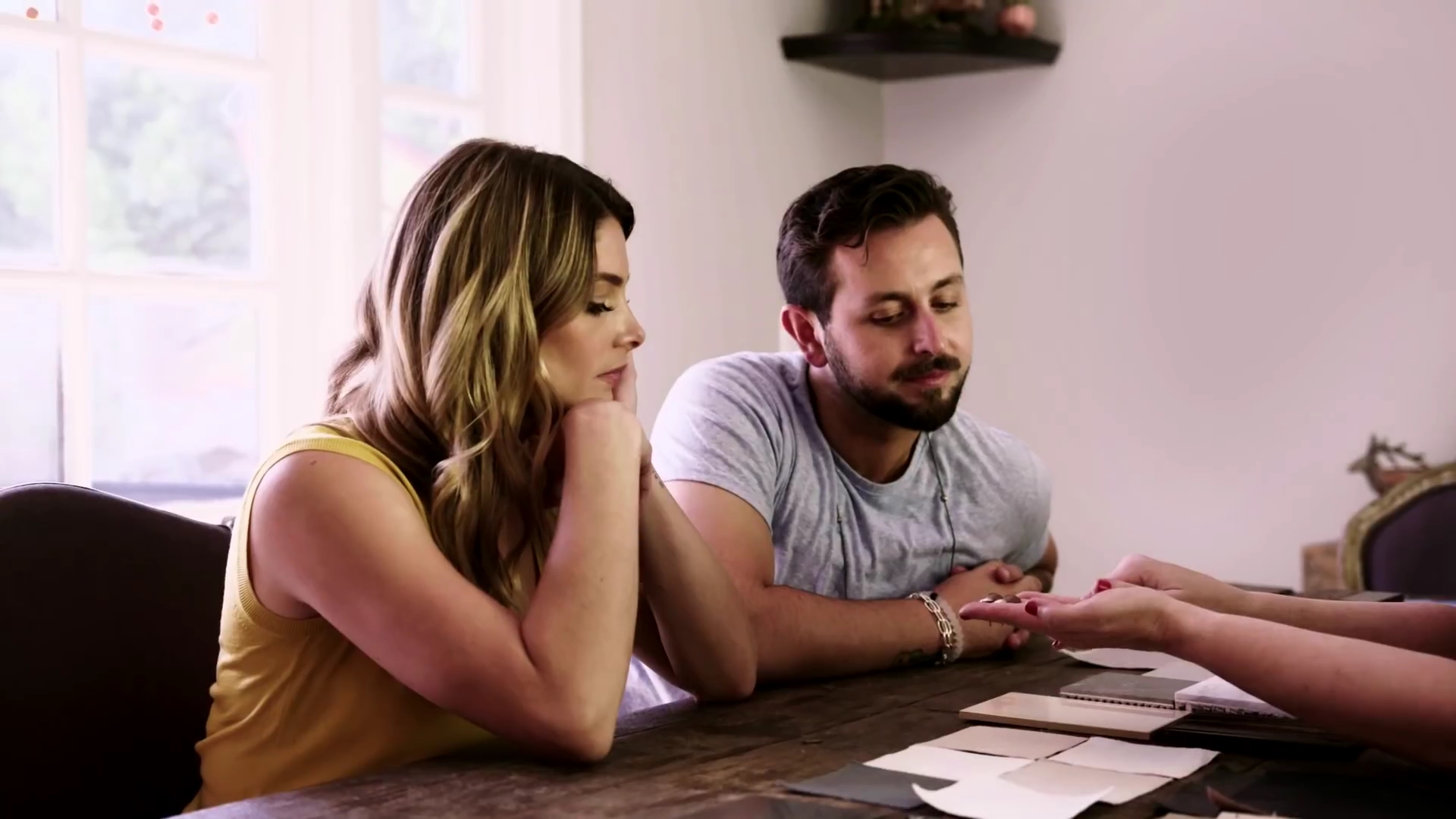 Ashley-Greene-dot-NL_DesignTherapy-2x03HisOrHers0356.jpg