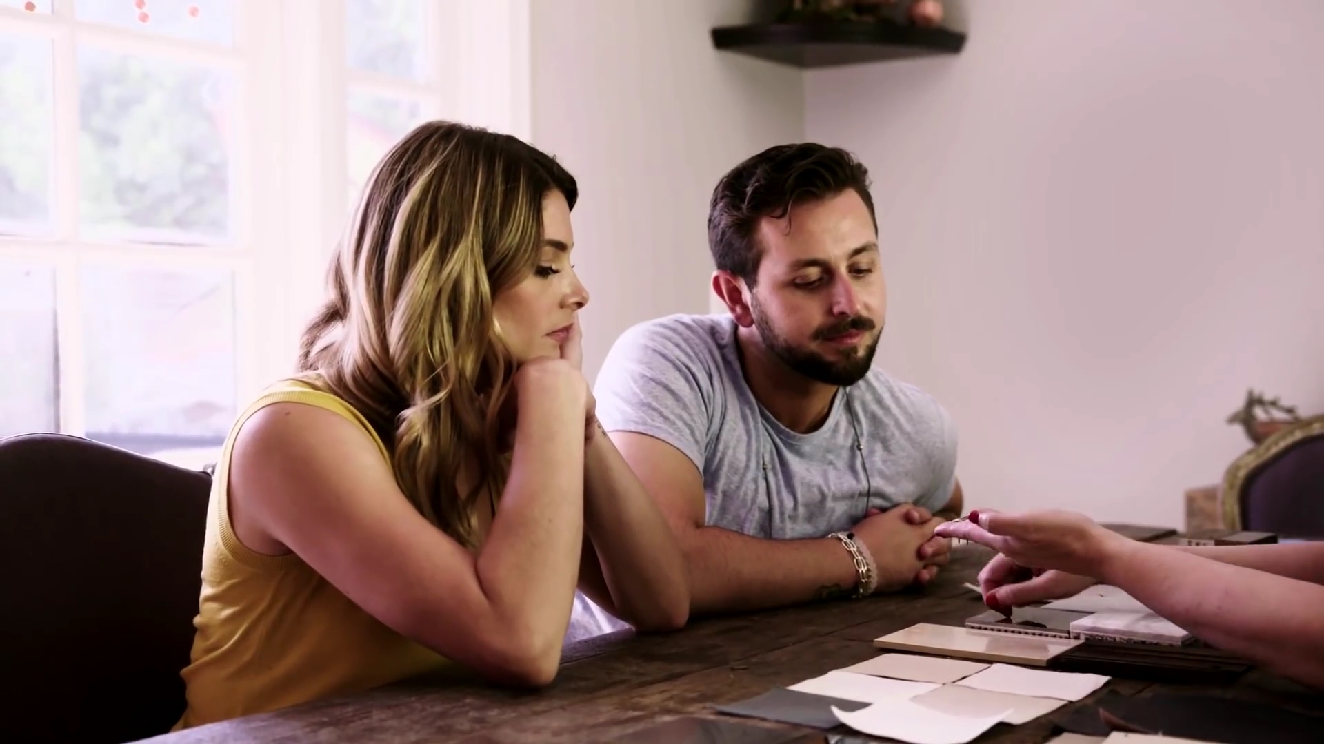 Ashley-Greene-dot-NL_DesignTherapy-2x03HisOrHers0358.jpg