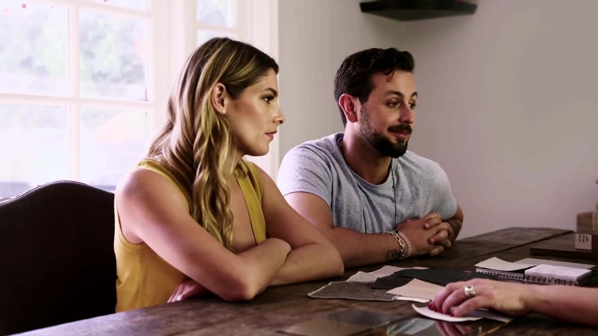 Ashley-Greene-dot-NL_DesignTherapy-2x03HisOrHers0472.jpg