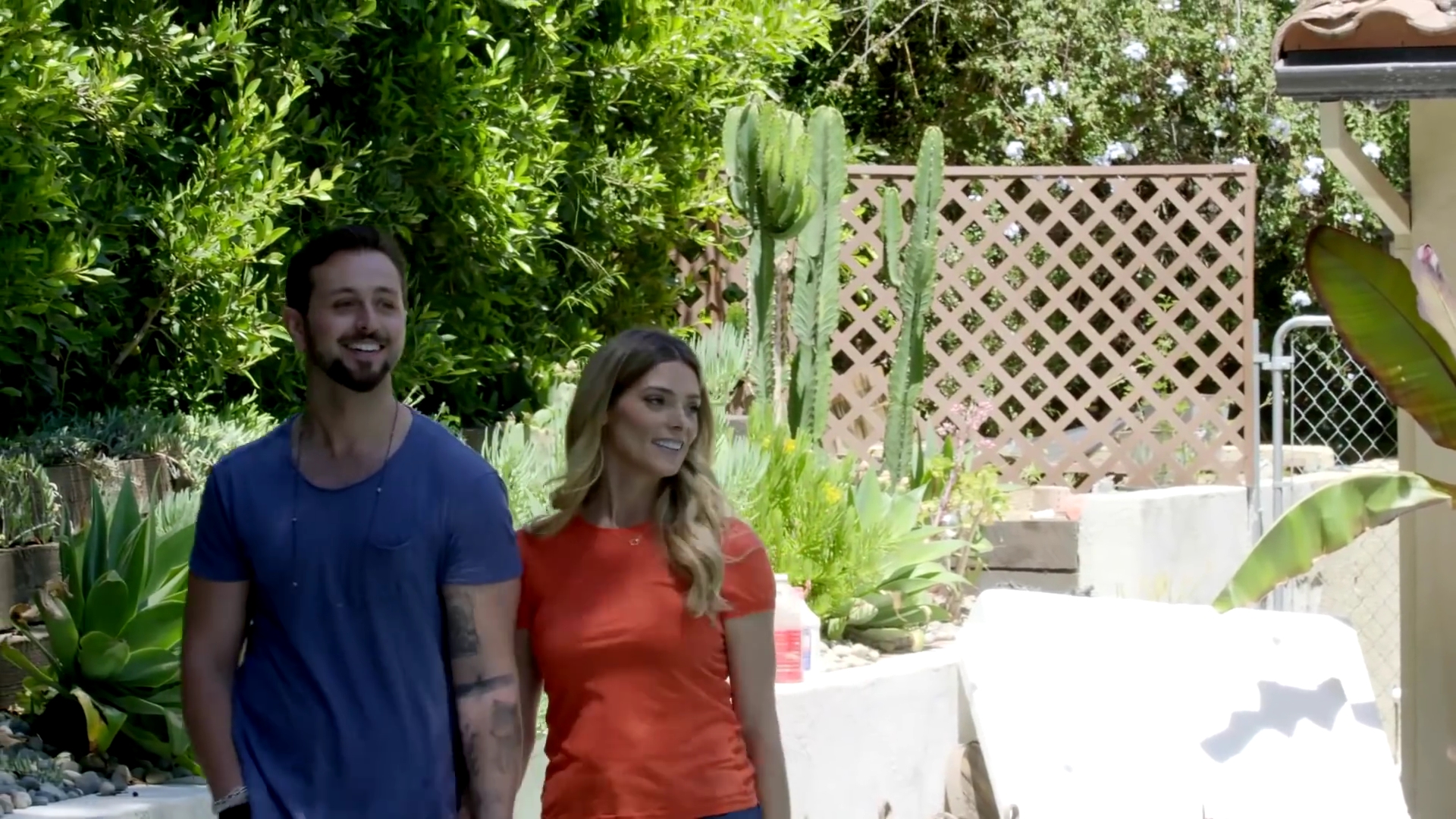 Ashley-Greene-dot-NL_DesignTherapy-2x03HisOrHers0610.jpg