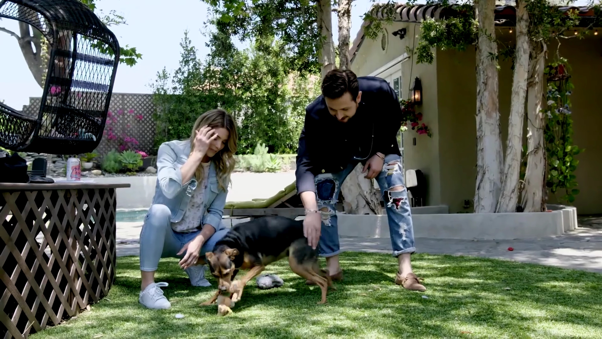 Ashley-Greene-dot-NL_DesignTherapy-2x03HisOrHers0611.jpg