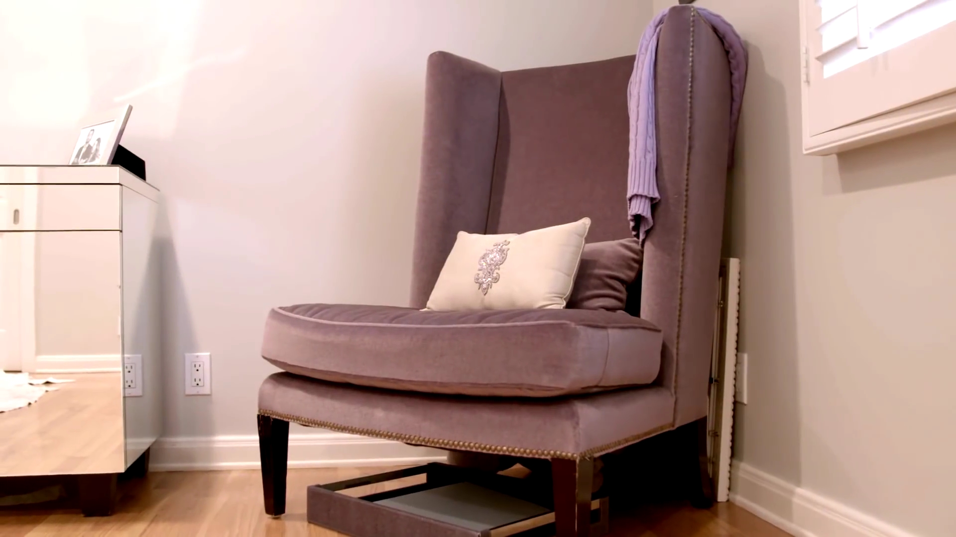 Ashley-Greene-dot-nl_DesignTherapy2x04GoodVibesOnly0039.jpg